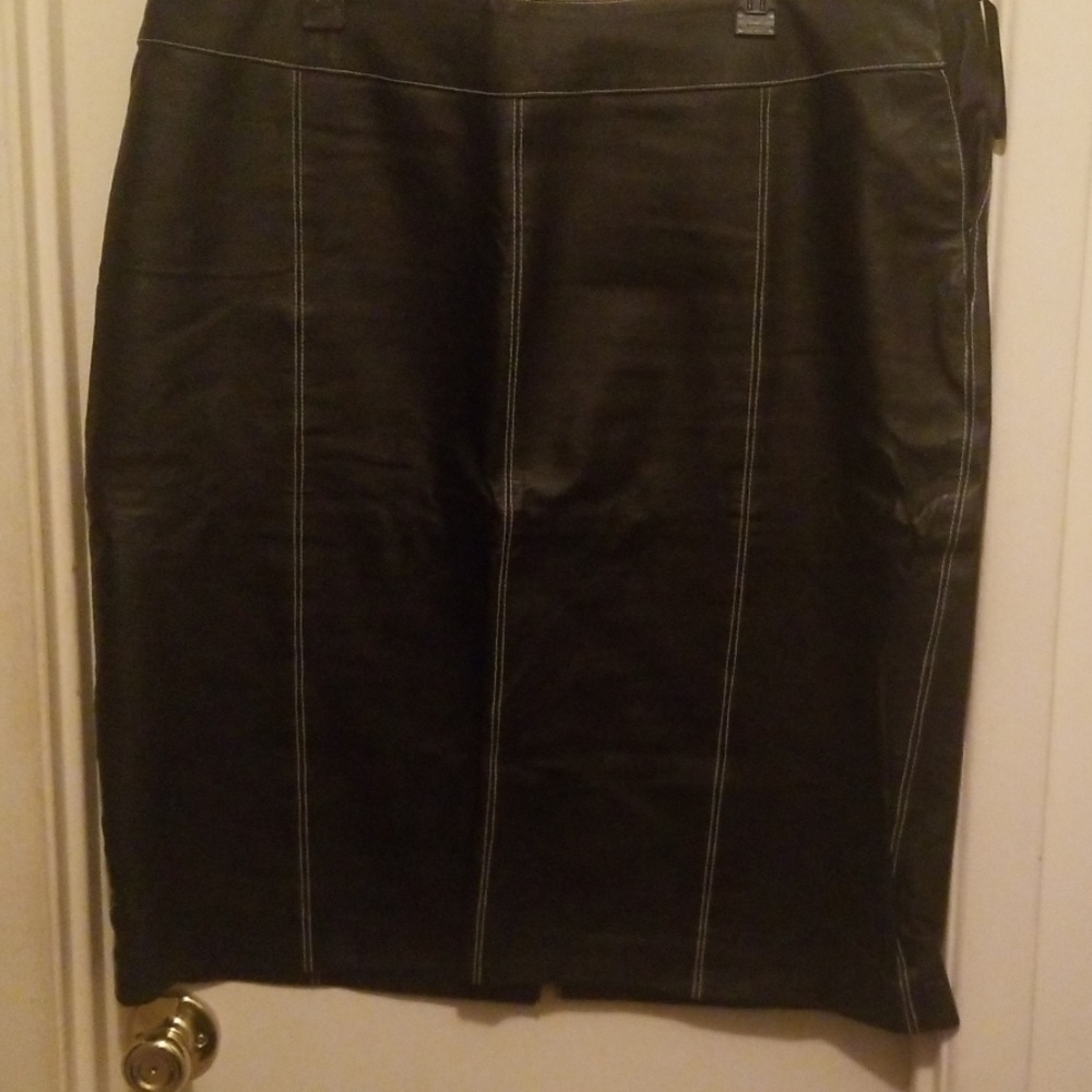 Leather skirt barely worn